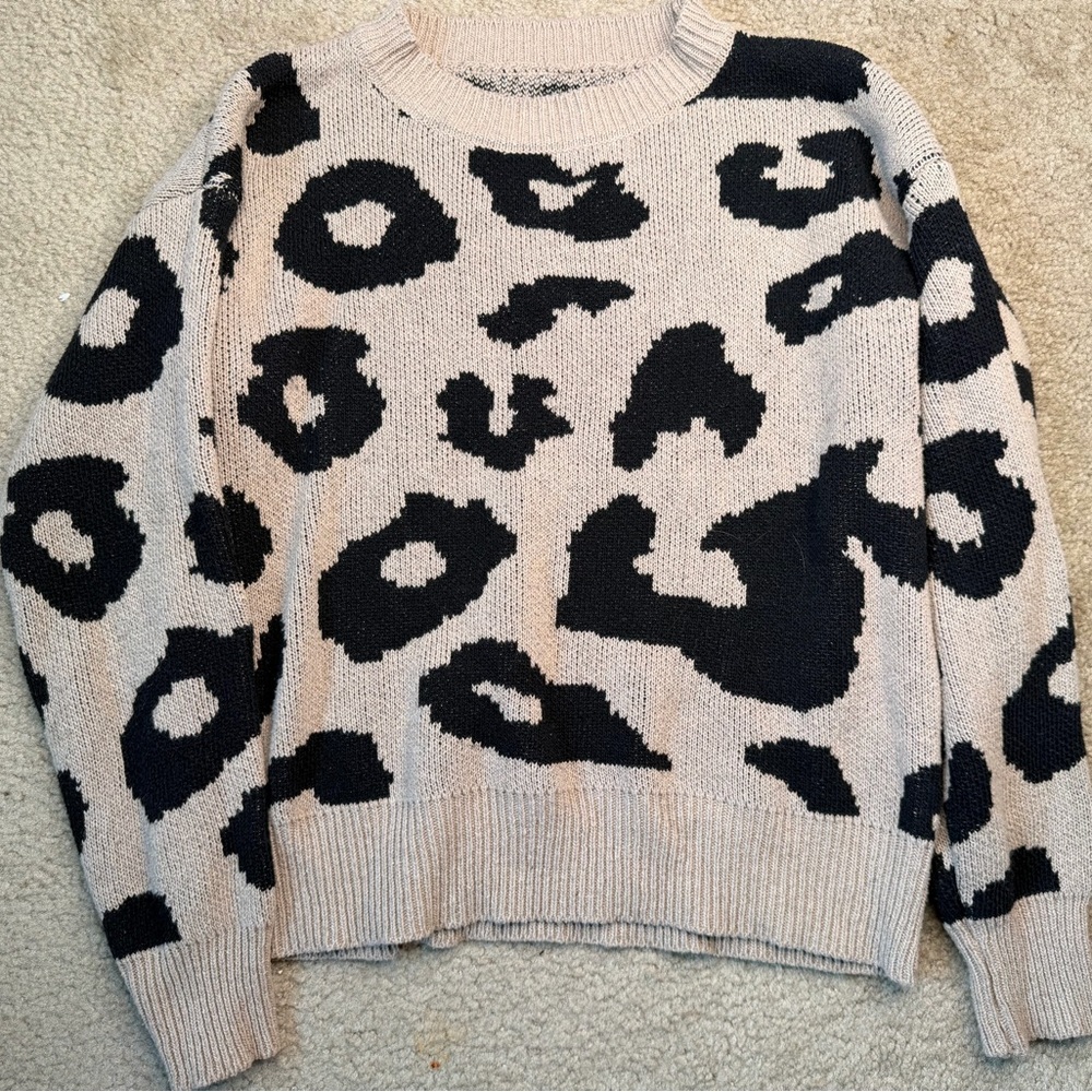 Cozy Leopard Print Crewneck Sweater - Black & Cream